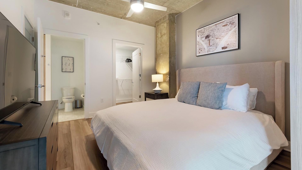 Photo of Bedroom in Baileys Crossroads