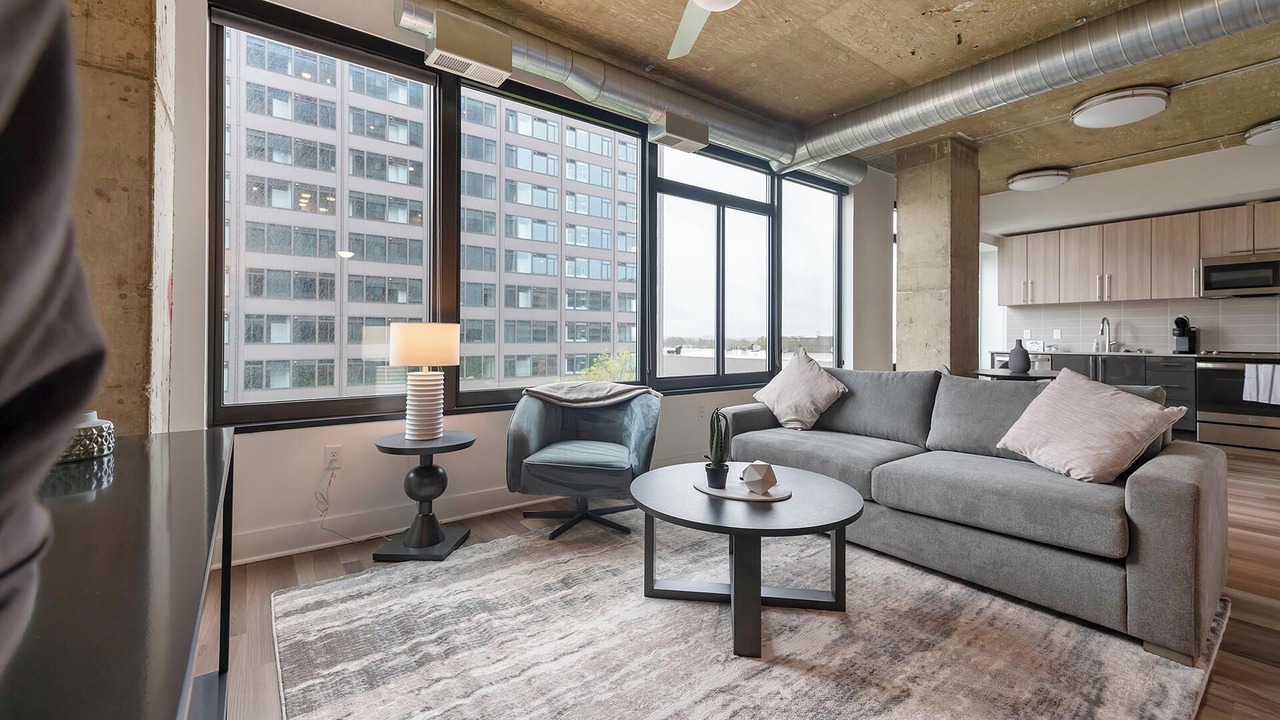 Photo of Livingroom in Baileys Crossroads