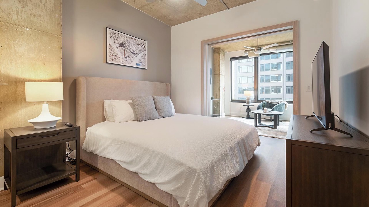 Photo of Bedroom in Baileys Crossroads