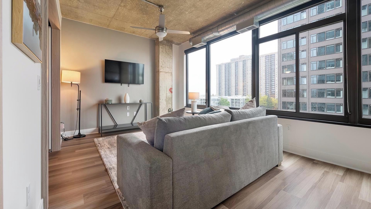 Photo of Livingroom in Baileys Crossroads