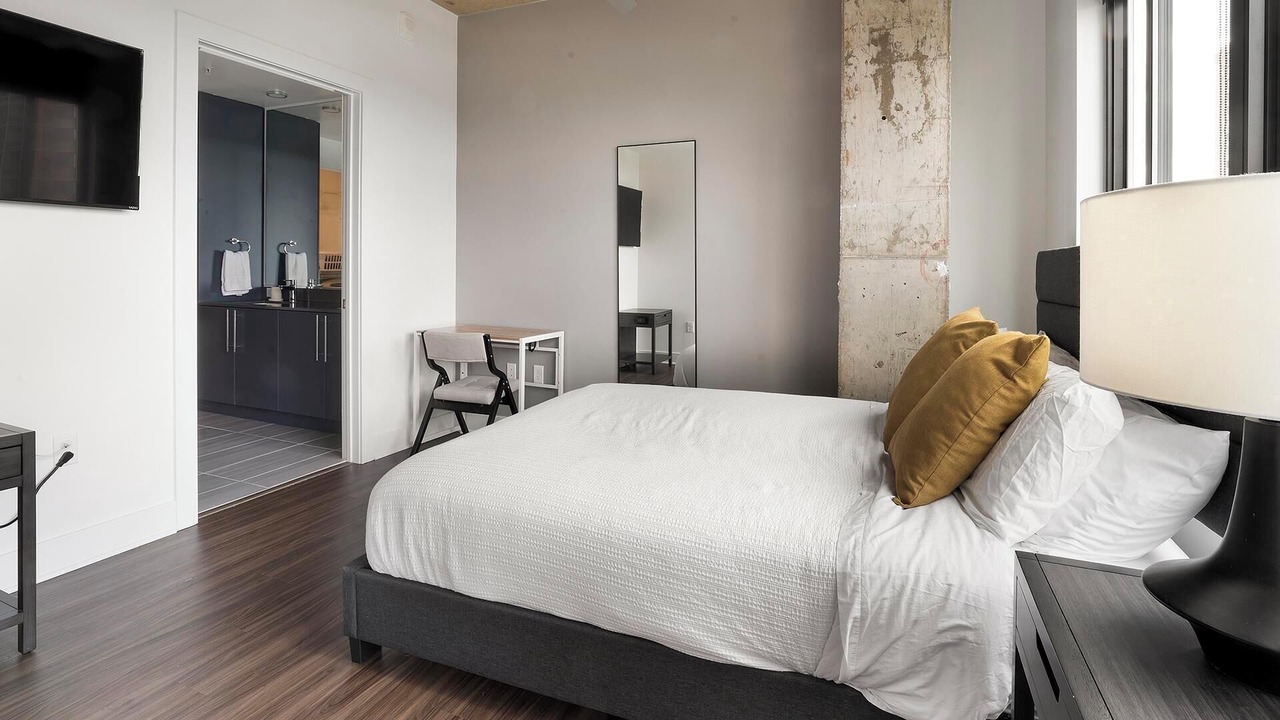 Photo of Bedroom in Baileys Crossroads