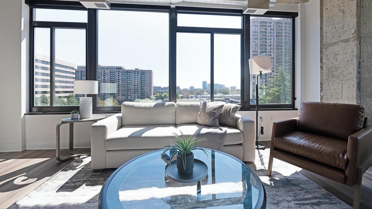 Photo of Livingroom in Baileys Crossroads