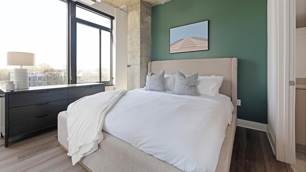 Photo of Bedroom in Baileys Crossroads