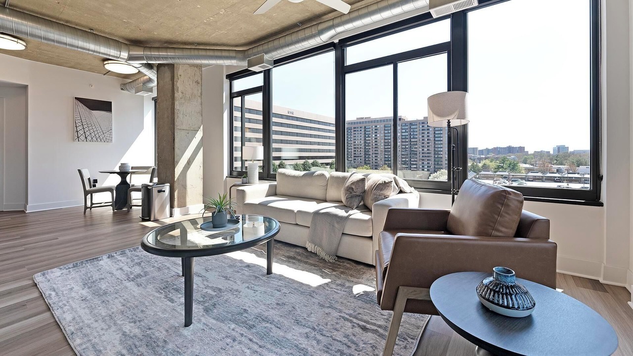 Photo of Livingroom in Baileys Crossroads