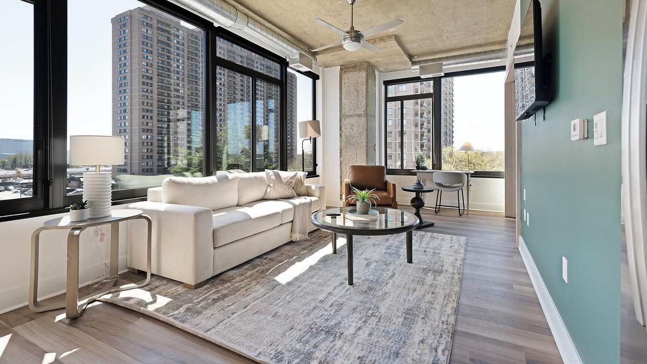 Photo of Livingroom in Baileys Crossroads
