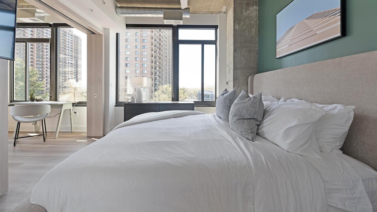 Photo of Bedroom in Baileys Crossroads