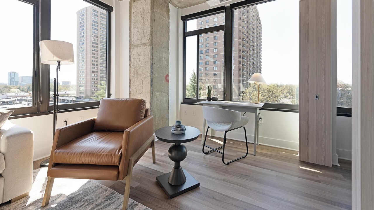 Photo of Livingroom in Baileys Crossroads