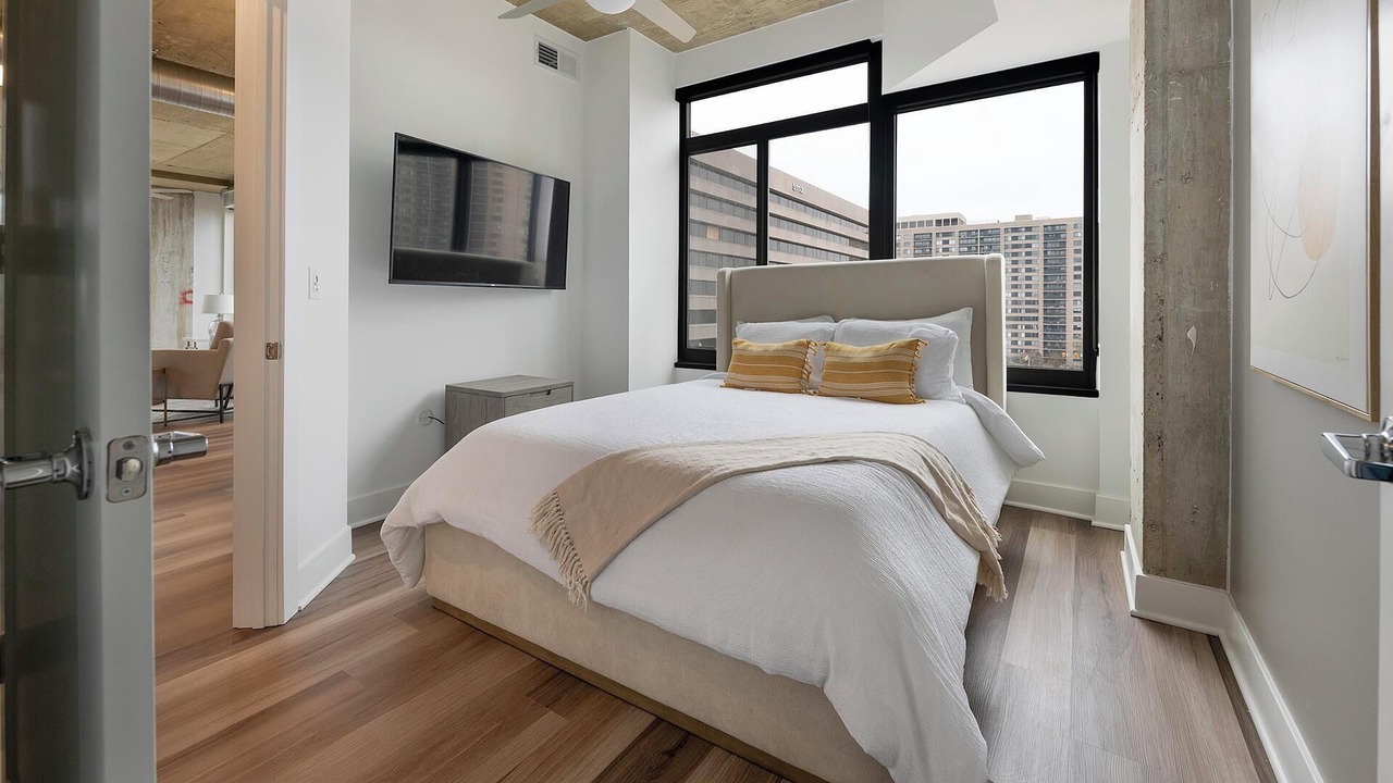 Photo of Bedroom in Baileys Crossroads