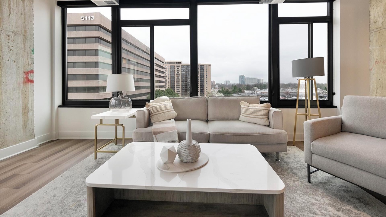 Photo of Livingroom in Baileys Crossroads