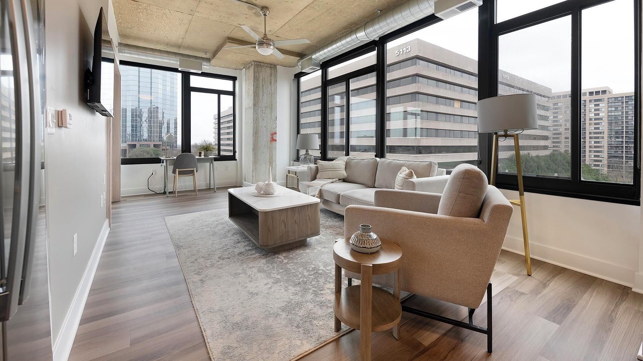 Photo of Livingroom in Baileys Crossroads