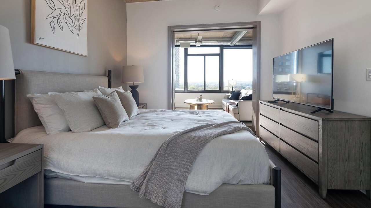 Photo of Bedroom in Baileys Crossroads