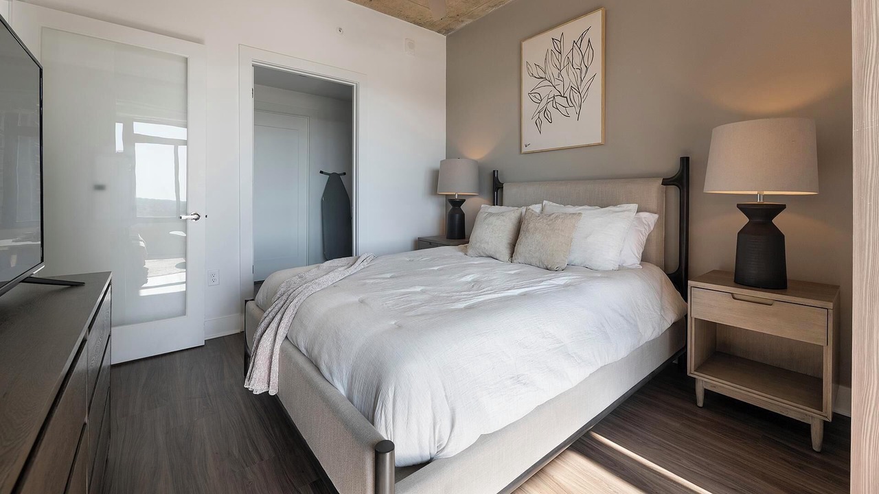 Photo of Bedroom in Baileys Crossroads