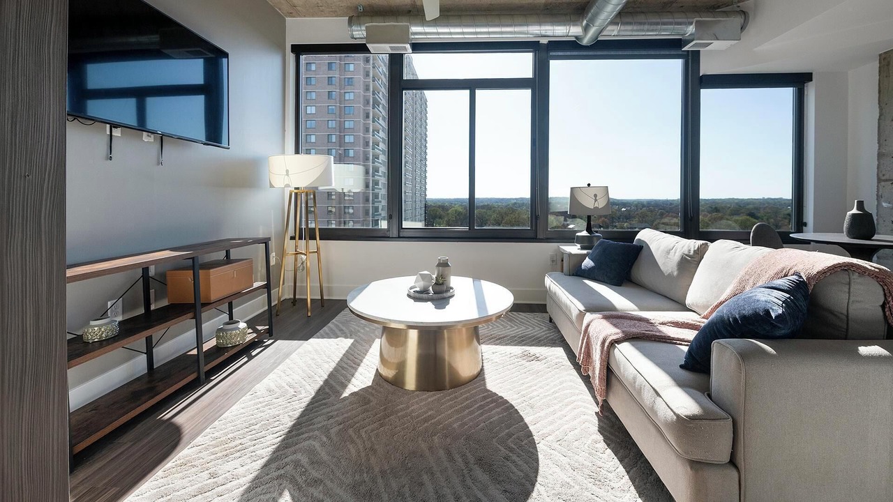 Photo of Livingroom in Baileys Crossroads