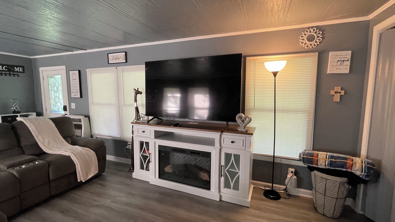 Photo of Livingroom in Roxboro