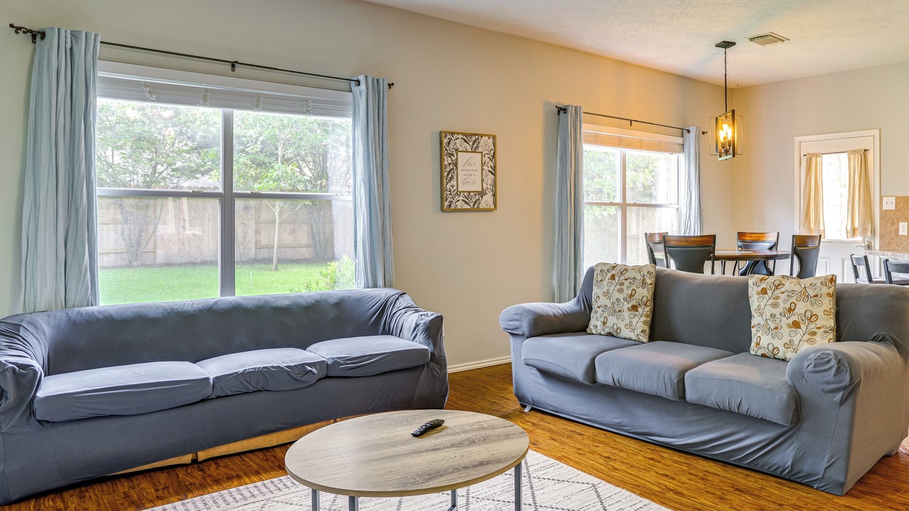 Photo of Livingroom in Humble