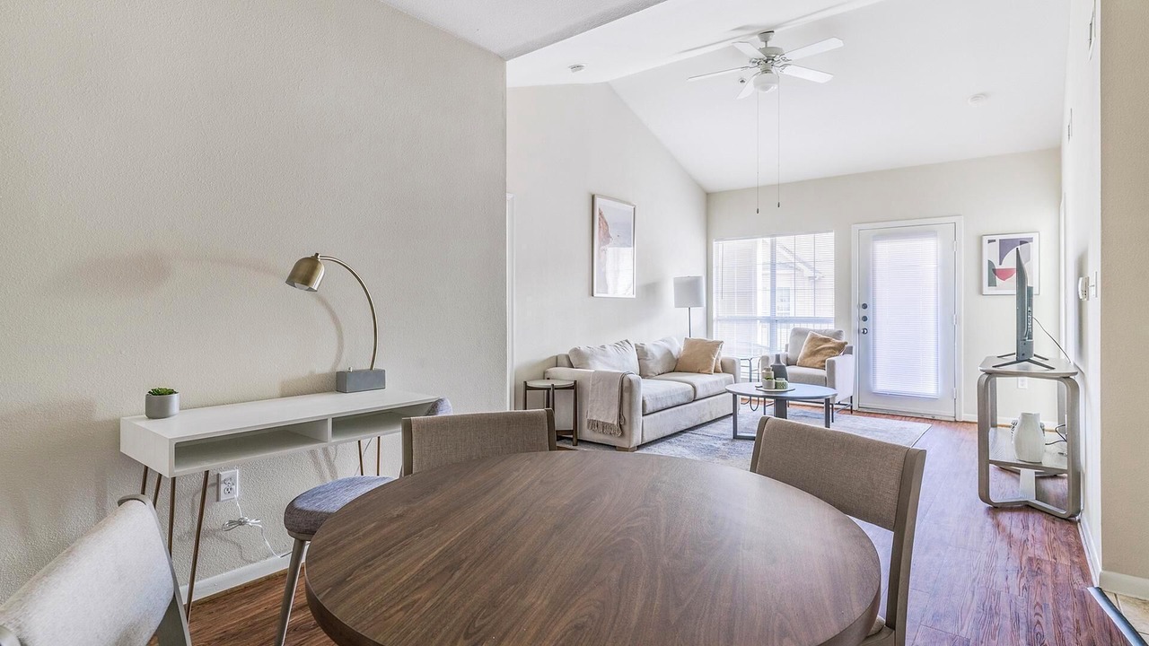 Photo of Livingroom in Southbelt/Ellington