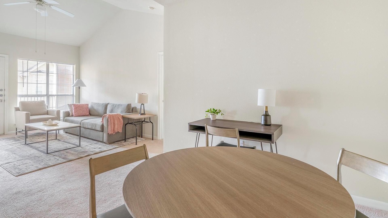 Photo of Livingroom in Southbelt/Ellington