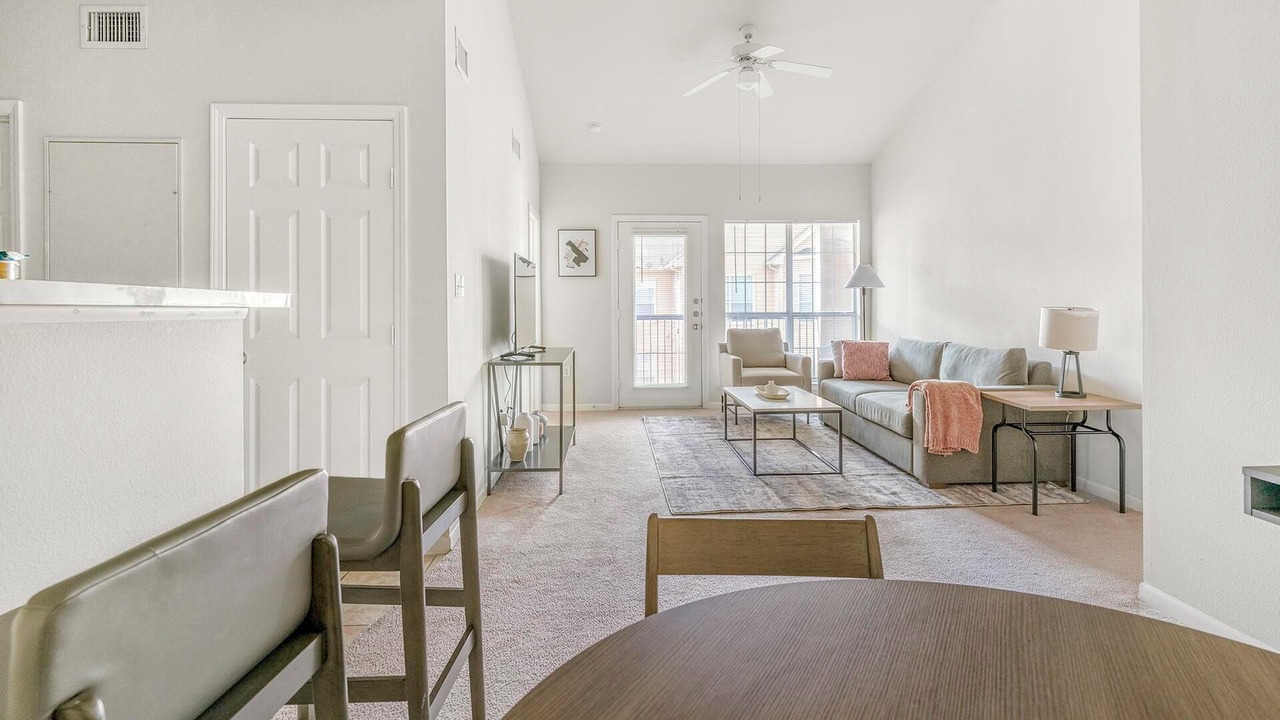 Photo of Livingroom in Southbelt/Ellington