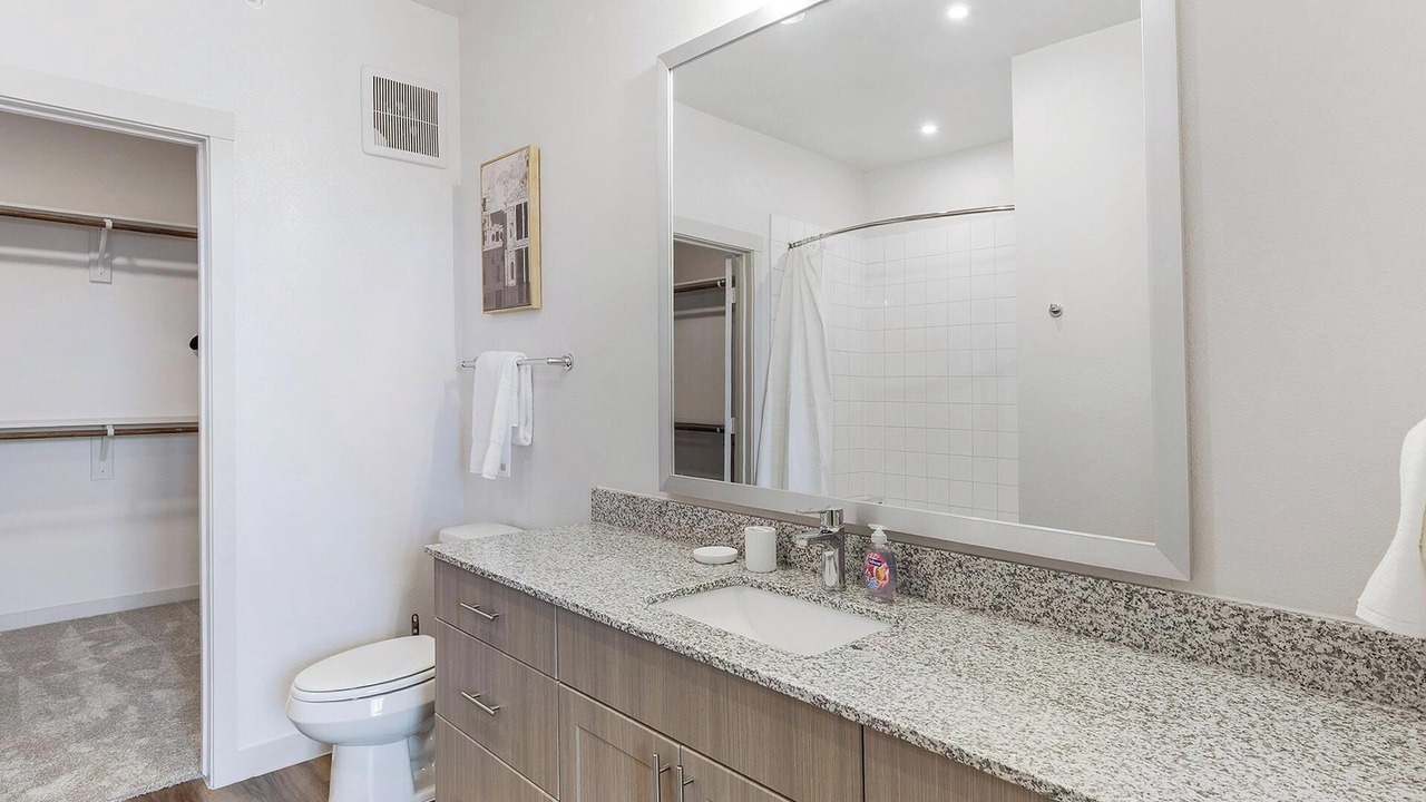 Photo of Bathroom in Fate