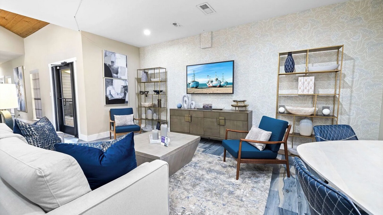 Photo of Livingroom in Royal Ridge