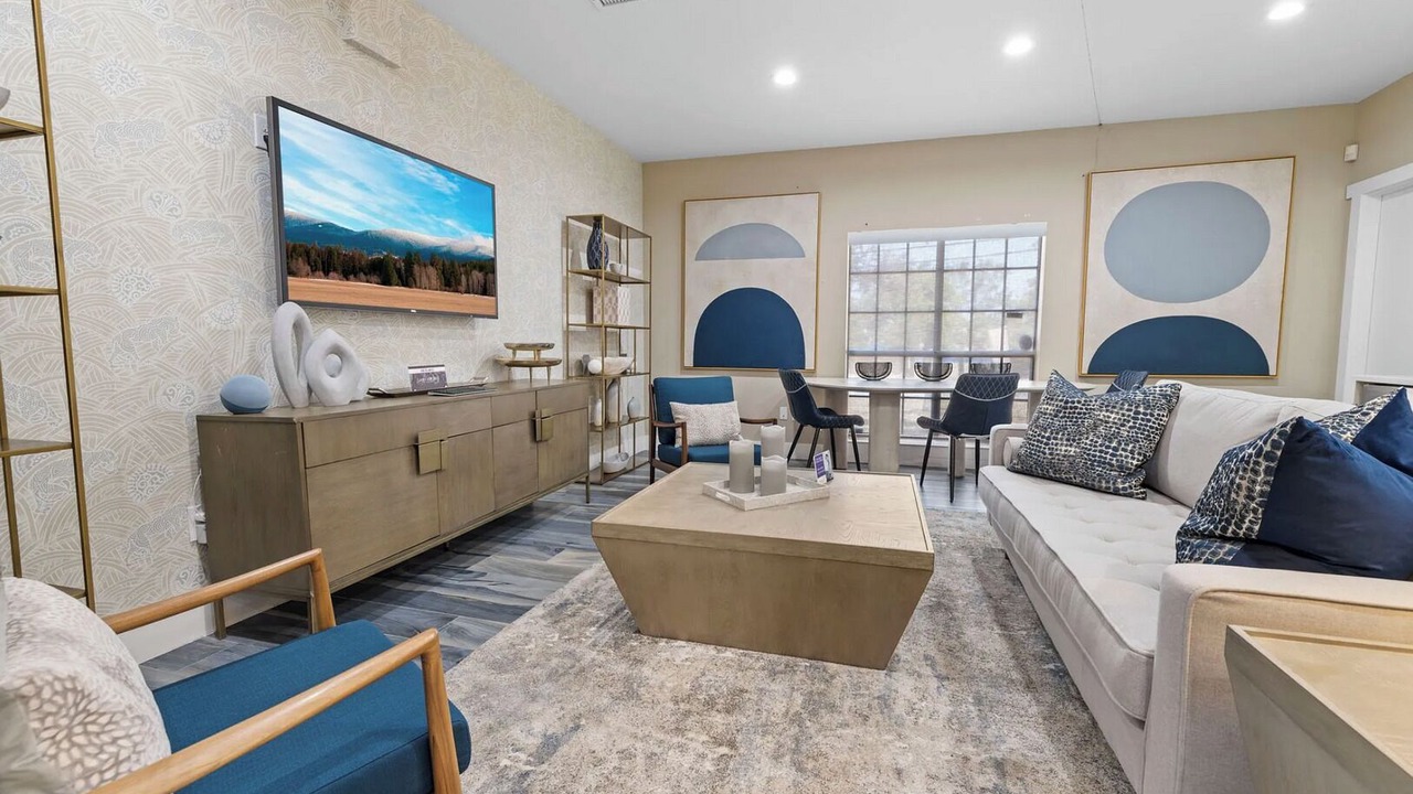 Photo of Livingroom in Royal Ridge
