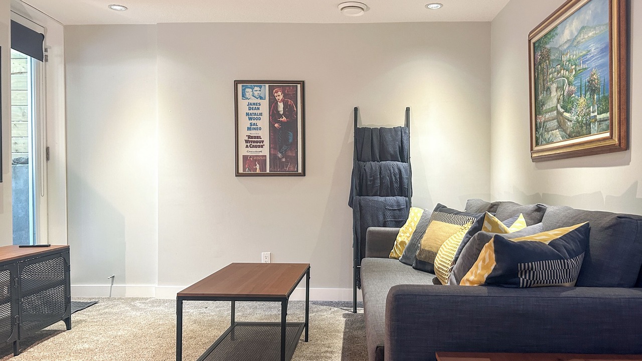 Photo of Livingroom in Marda Loop