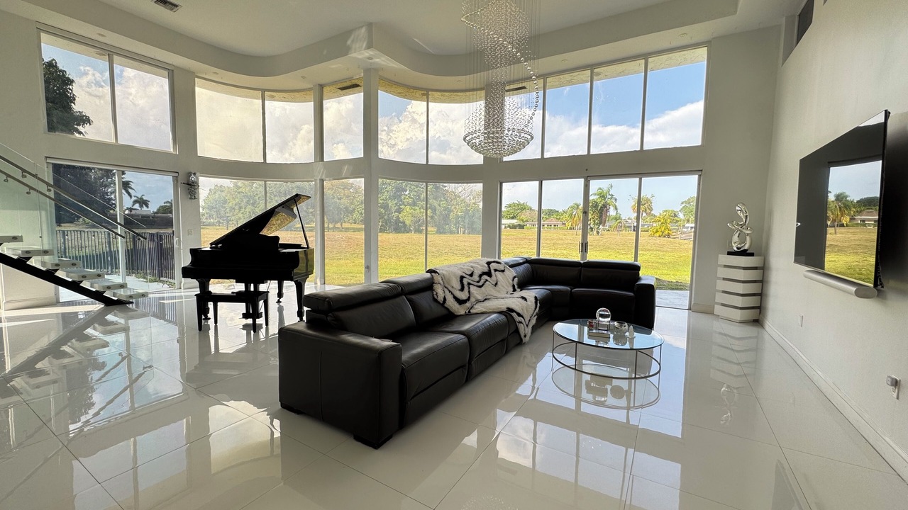 Photo of Livingroom in Tamarac