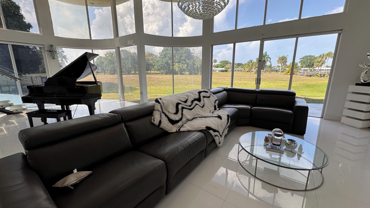 Photo of Livingroom in Tamarac