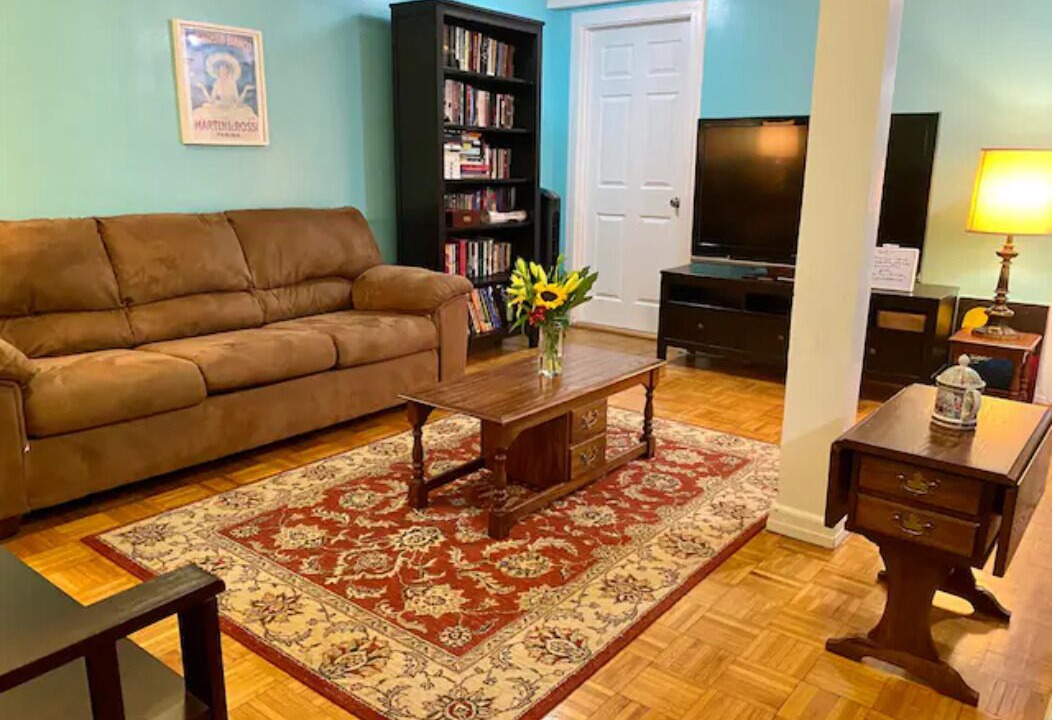 Photo of Livingroom in Oyster Bay Cove