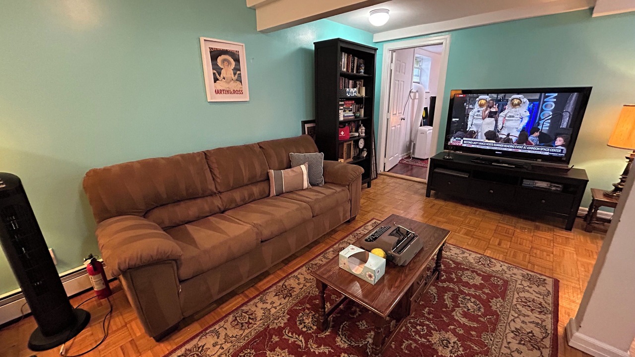 Photo of Livingroom in Oyster Bay Cove