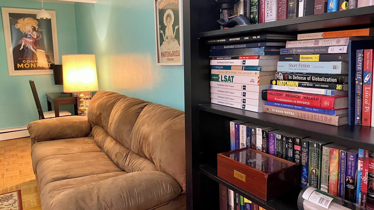 Photo of Livingroom in Oyster Bay Cove