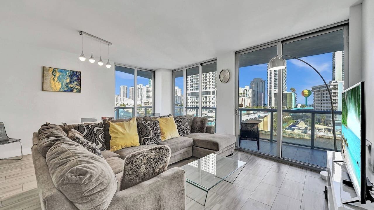 Photo of Livingroom in Hallandale Beach