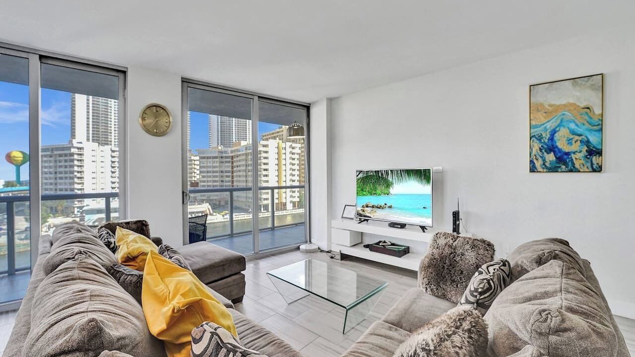 Photo of Livingroom in Hallandale Beach