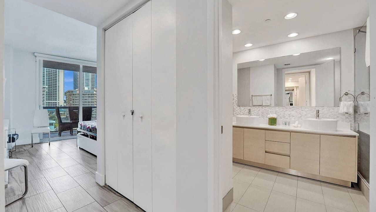 Photo of Bathroom in Hallandale Beach