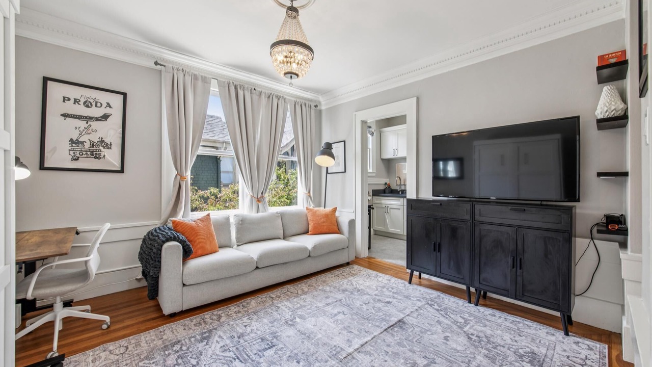 Photo of Livingroom in Nob Hill