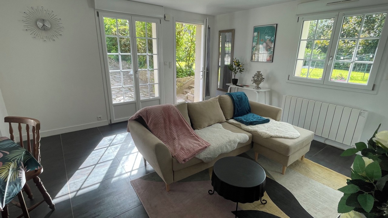 Photo of Livingroom in La Chapelle-des-Fougeretz