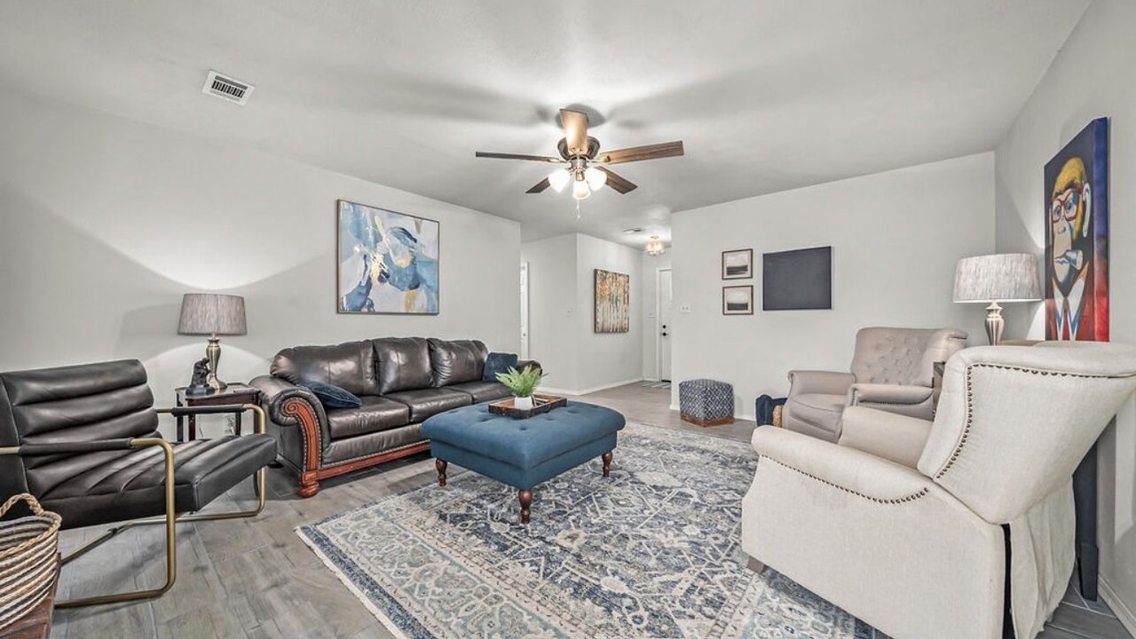 Photo of Livingroom in Van Buren