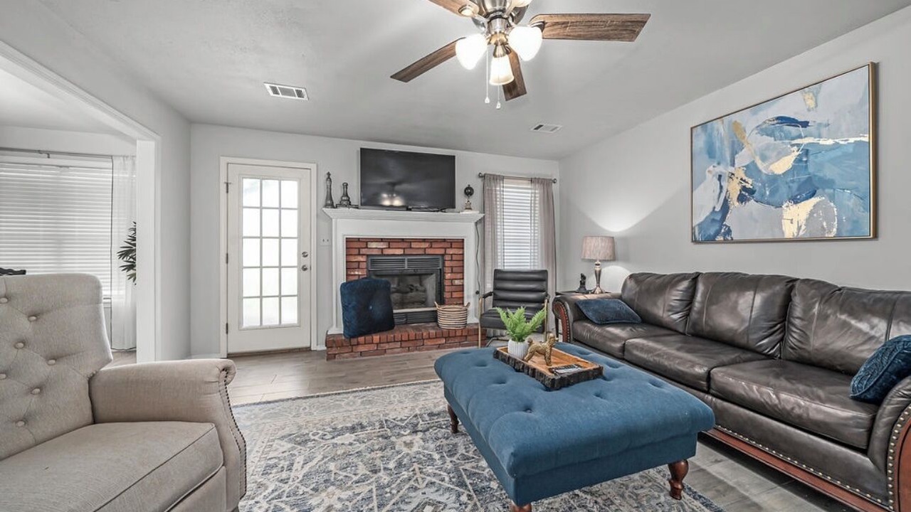 Photo of Livingroom in Van Buren
