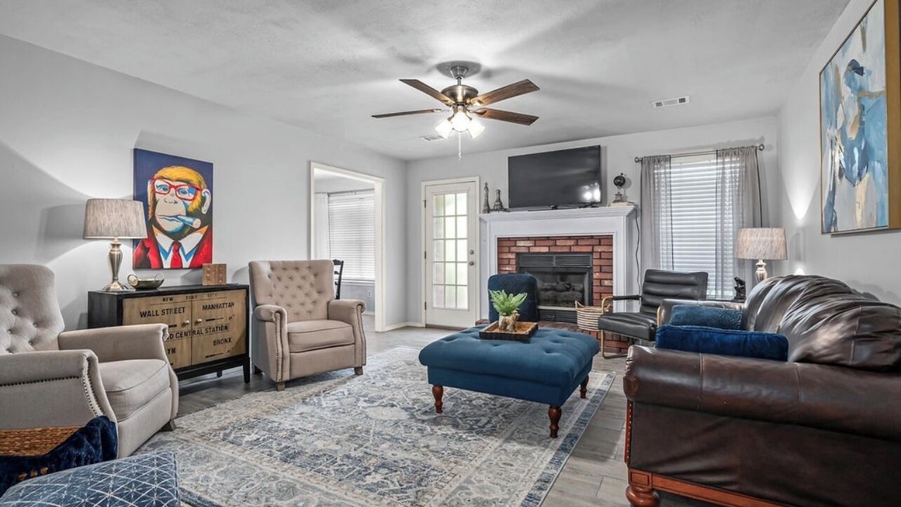 Photo of Livingroom in Van Buren