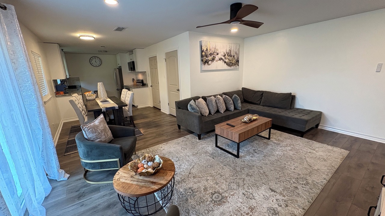 Photo of Livingroom in Westbury