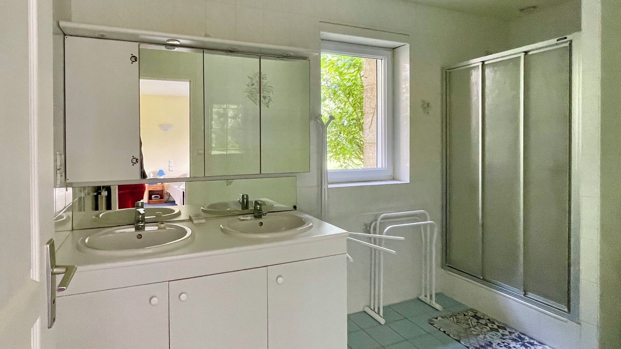 Photo of Bathroom in Longaulnay
