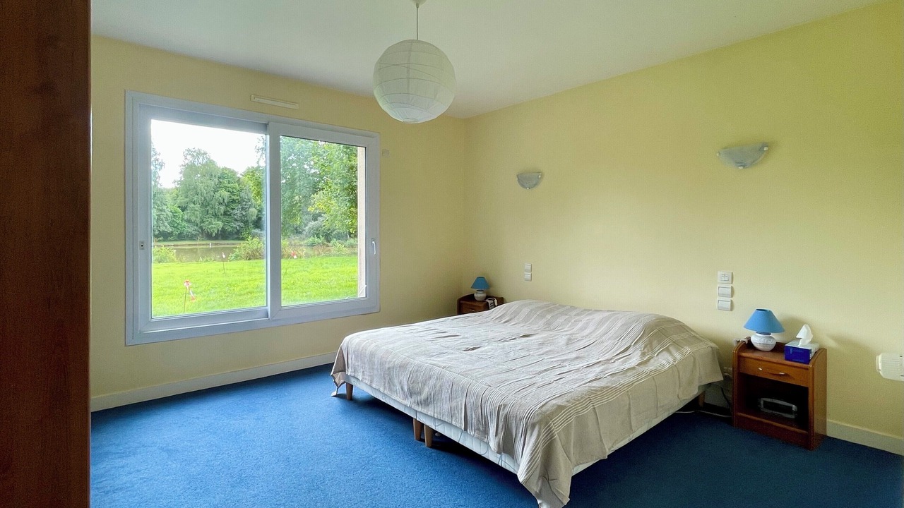 Photo of Bedroom in Longaulnay