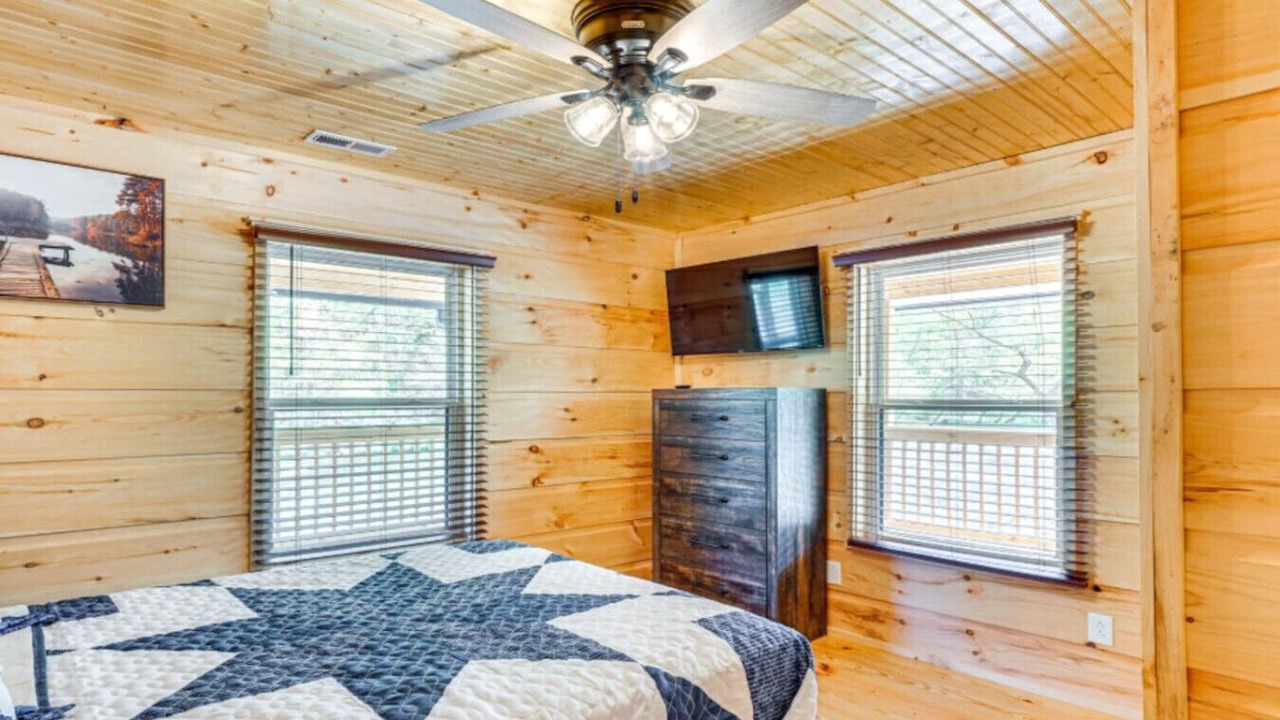 Photo of Bedroom in Tellico Plains