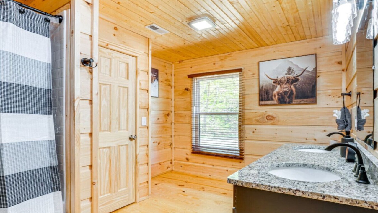 Photo of Bathroom in Tellico Plains