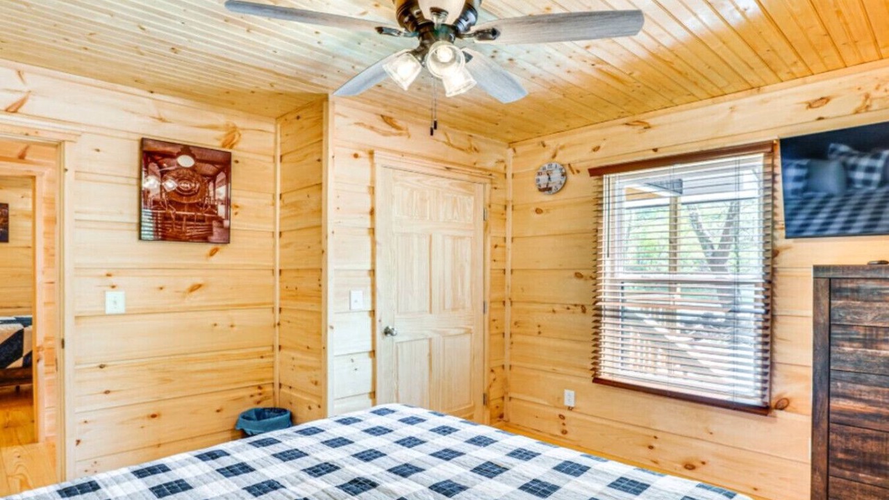Photo of Bedroom in Tellico Plains