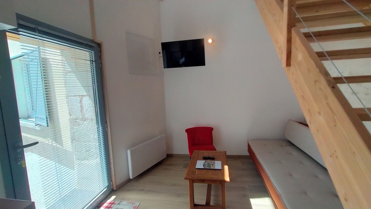 Photo of Livingroom in Distre