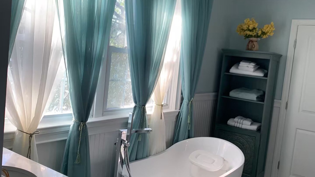 Photo of Bathroom in Elwood