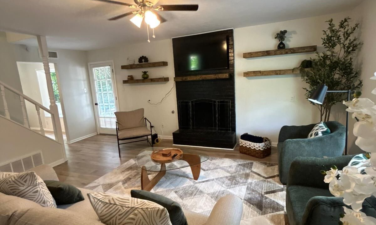 Photo of Livingroom in West Arlington