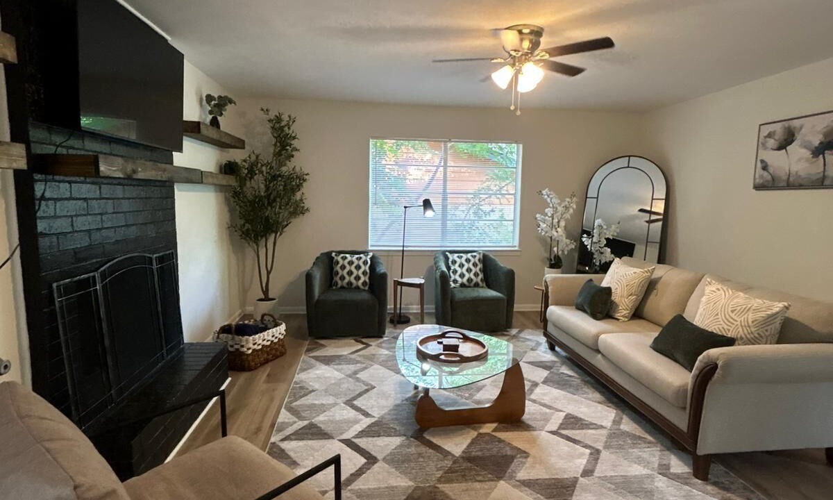 Photo of Livingroom in West Arlington