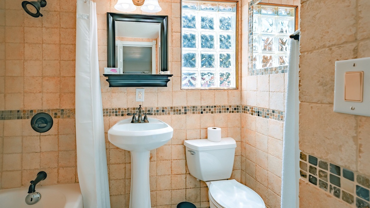 Photo of Bathroom in Canyon Lake